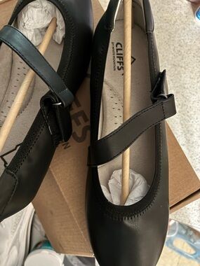 Cliffs by White Mountain carwen Flat ballet- Black size 8M 3/4 in heel